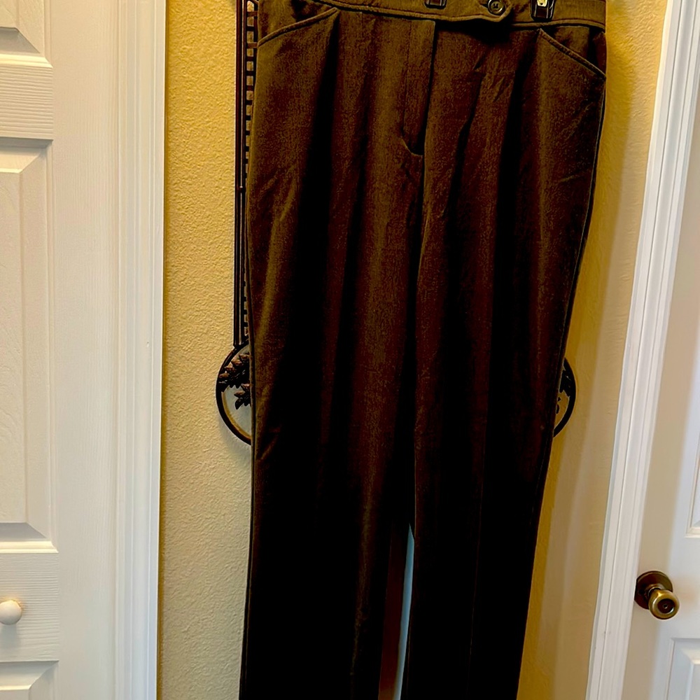 Women's Kim rogers dress pants like new.  Olive green color.